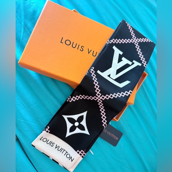 Louis Vuitton Black and Pink Monogram Silk Scarf - Picture 2 of 3